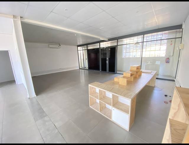 250M² OFFICE TO LET IN WOODSTOCK